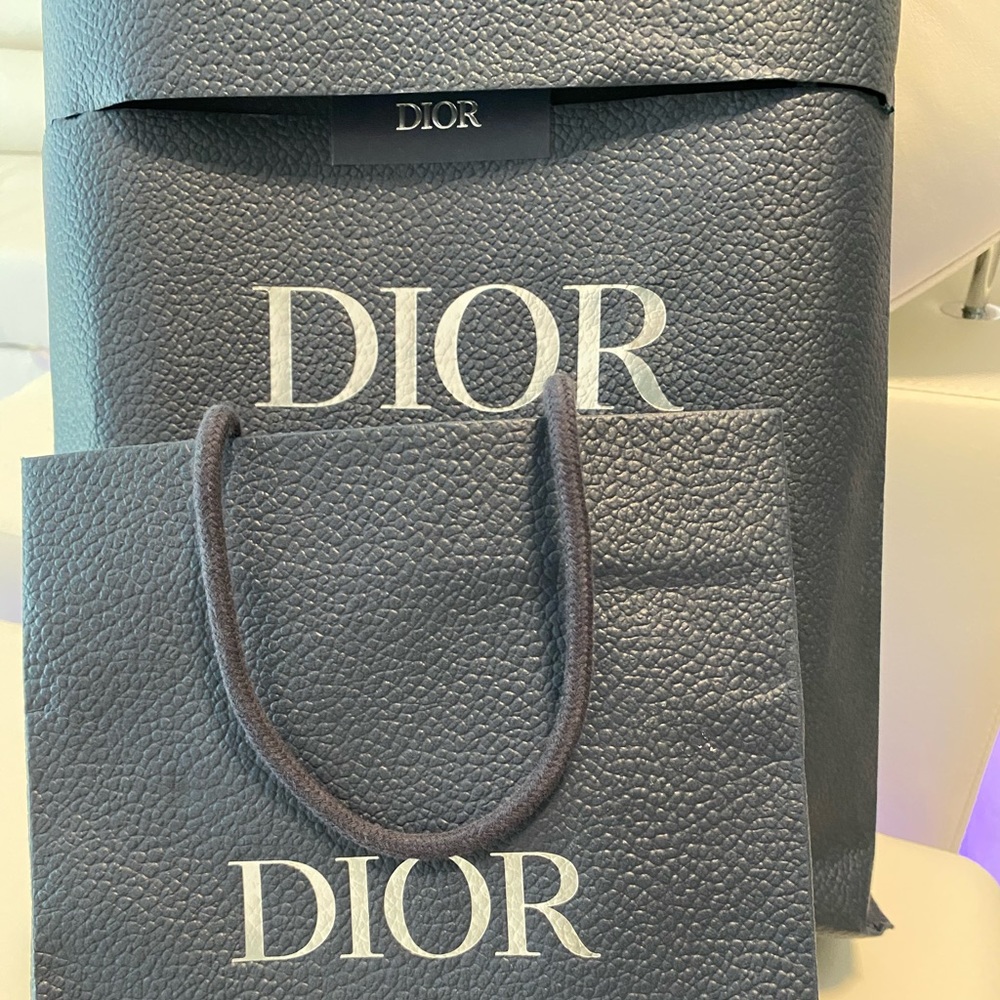 Dior - Picture 1 of 3